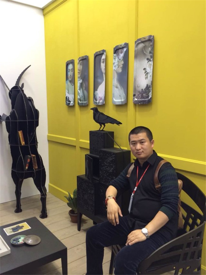 BLD勃朗設(shè)計(jì)創(chuàng)意總監(jiān)Tony·舒巴黎家具展留影