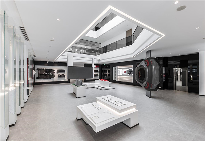 企業(yè)展廳設(shè)計-現(xiàn)代極簡風(fēng)汽車內(nèi)飾制造商辦公兼展廳設(shè)計方案
